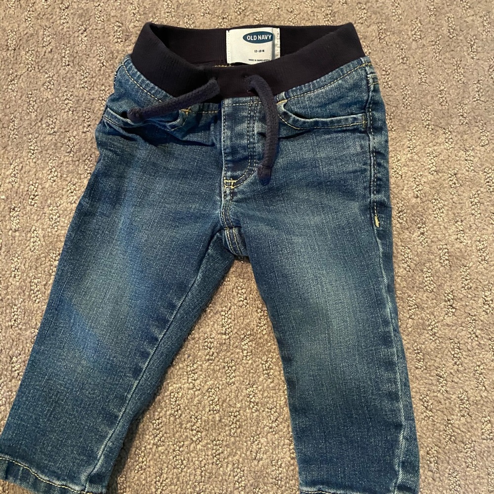 Old navy jeans. 12-18 mths. EUC. Pull-on style.